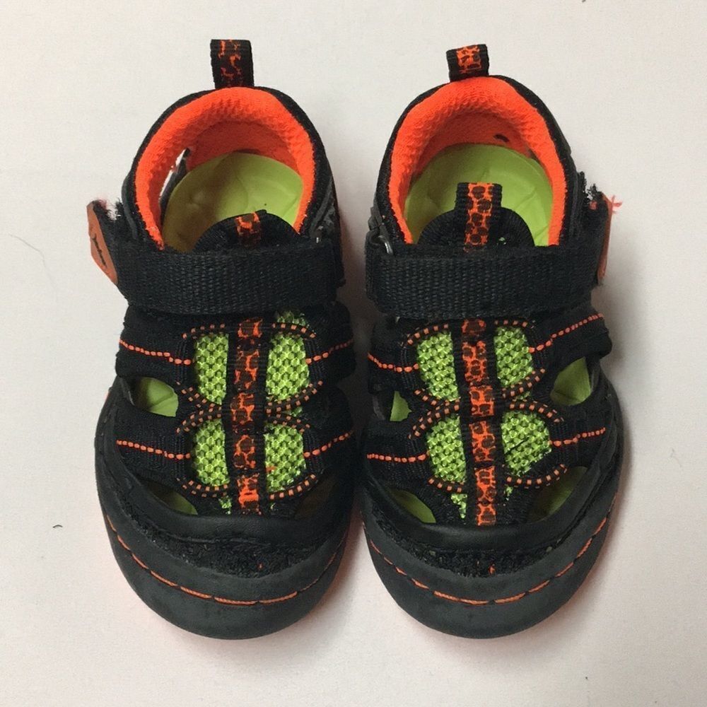 Jambu water sneakers boys size 4